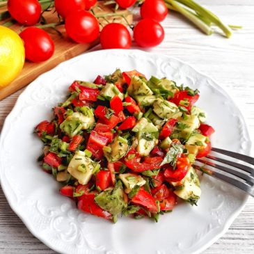 Зеленый салат с греческим соусом | Green salad with a Greek sauce