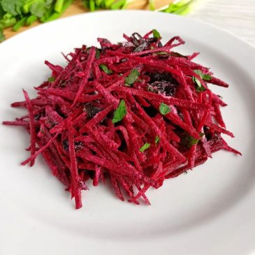 Сыроедный салат с морской капустой и свёклой | Raw salad with laminaria and beetroot