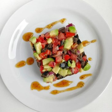 Салат с маслинами под горчично-медовым соусом | Black olives salad with mustard and honey sauce