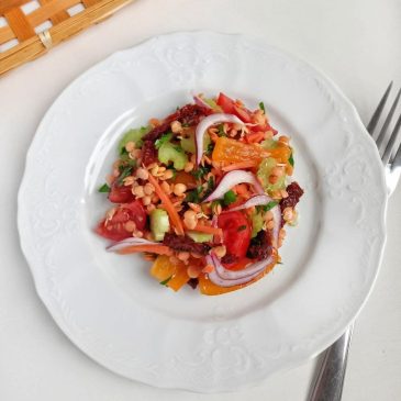 Сыроедный салат с пророщенной чечевицей | Raw sprouted lentils salad