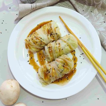 Голубцы с тофу и грибами из пекинской капусты