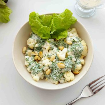 Vegan-салат из цветной капусты и арахиса