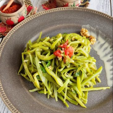 Vegan-паста из стручковой фасоли с острым соусом