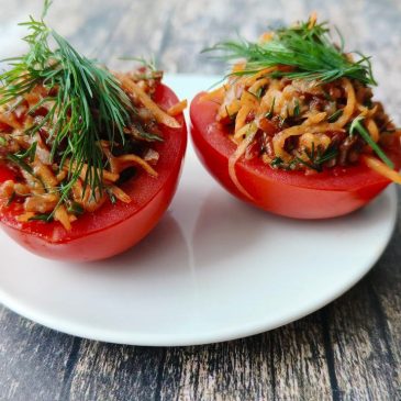 Веганские помидоры, фаршированные рисом