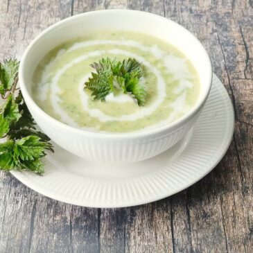 Веганский суп-пюре с крапивой и цветной капустой