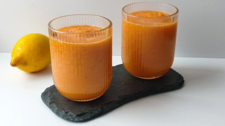 Сыроедный оранжевый смузи