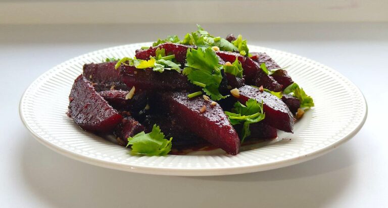 Веганский салат из свеклы