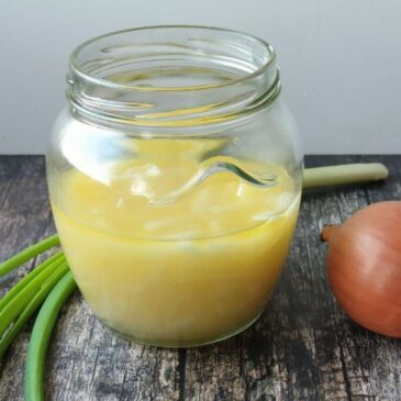 Сыроедный маринованный лук по-британски