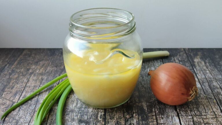 Сыроедный маринованный лук по-британски