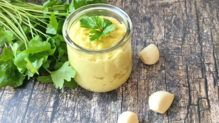 Сыроедная чесночная паста