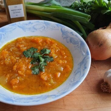 Веганский овощной суп с тыквой и яблоком