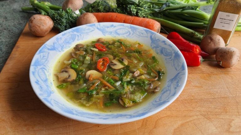 Суп с пекинской капустой и шампиньонами