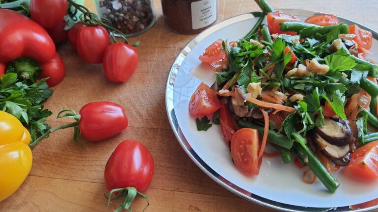 Веганский салат со стручковой фасолью